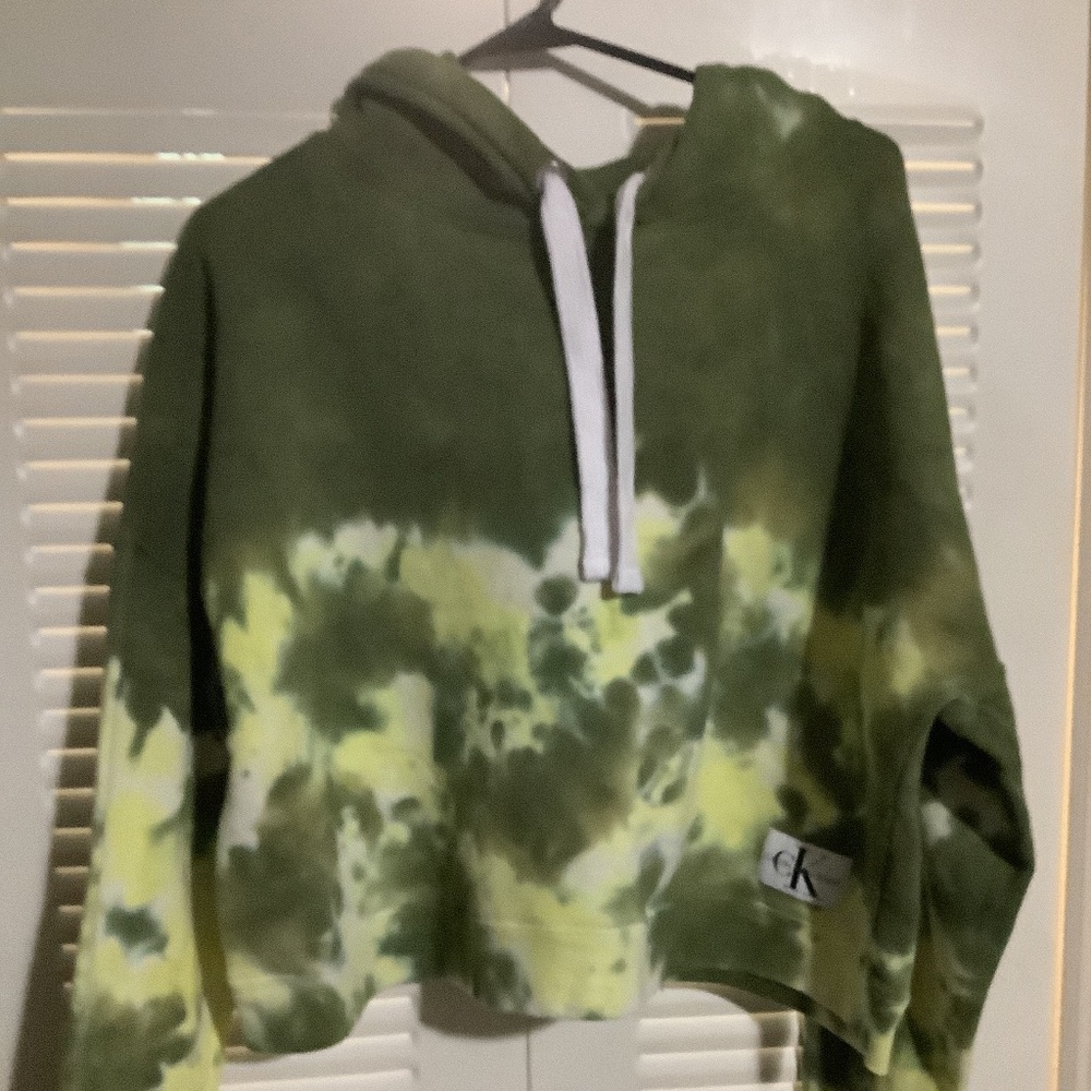 New w/o tags Calvin Klein cropped women’s fleece sweatshirt, size XL